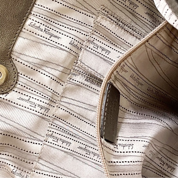 Salvatore Ferragamo metallic leather Gancini shoulder bag - Picture 9 of 11